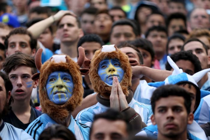argentines-gather-in-buenos-aires-to-watch-country-s-world-cup-final-match-against-germany-5b0ecbe83467ac3742000004.jpg